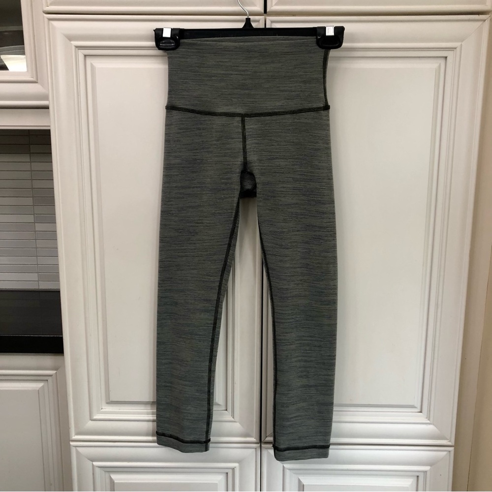 Lululemon women’s crop leggings